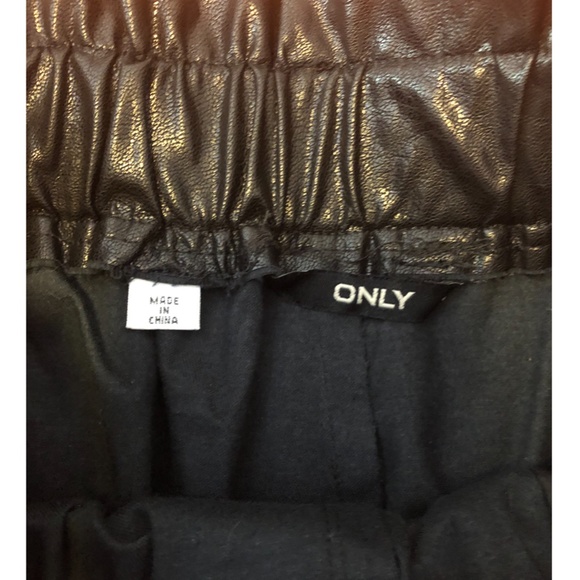 Only black faux leather high rise cargo joggers NWT - Picture 6 of 8